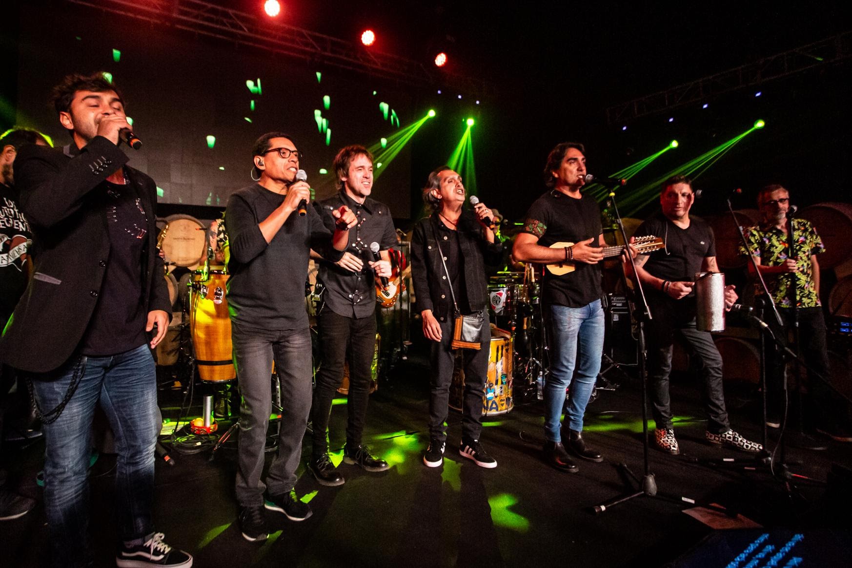 Los Auténticos Decadentes presentan “El gran señor” junto a Los Nocheros