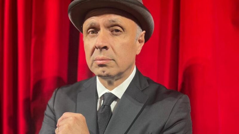 Marcelo Insúa en el Bar Mágico Teatro: Magia y Cultura en Buenos Aires