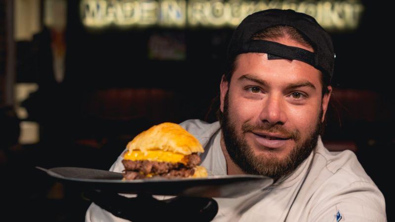 El chef Felipe Cuneo Libarona presenta su nueva creación: La Burgerluna