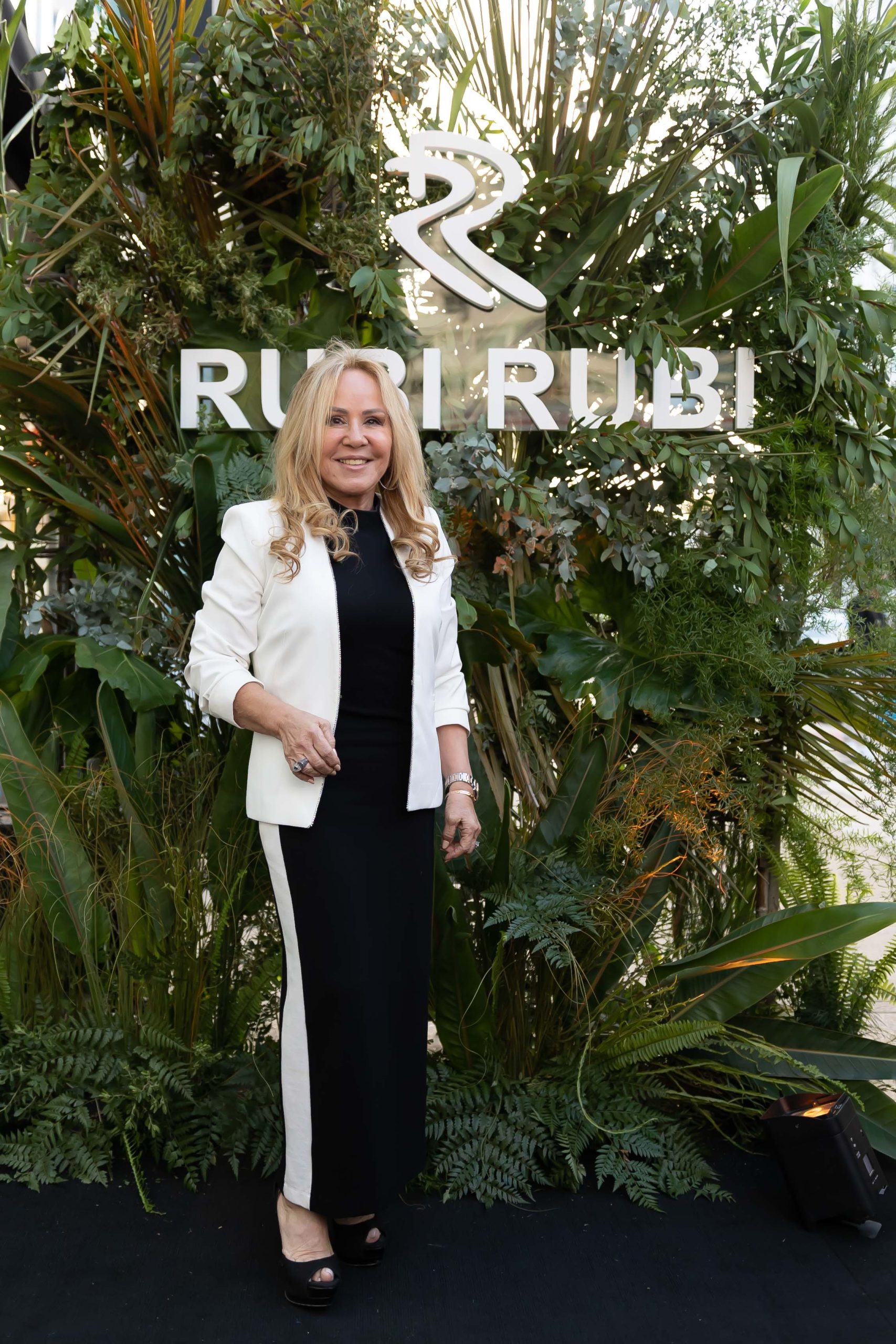 Edith Miroznik, directora creativa de Rubi Rubi, lideró la celebración de 110 años en Punta del Este