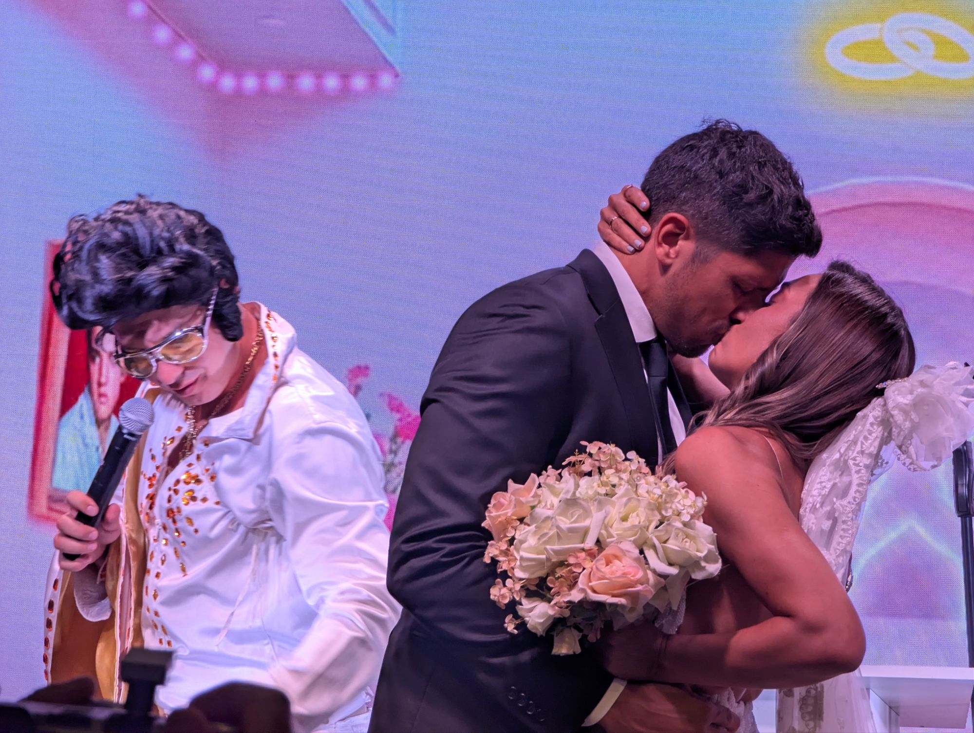 Casamiento a lo Elvis: Floppy Tesouro y Salvador Becciu sellaron su amor en una boda de película