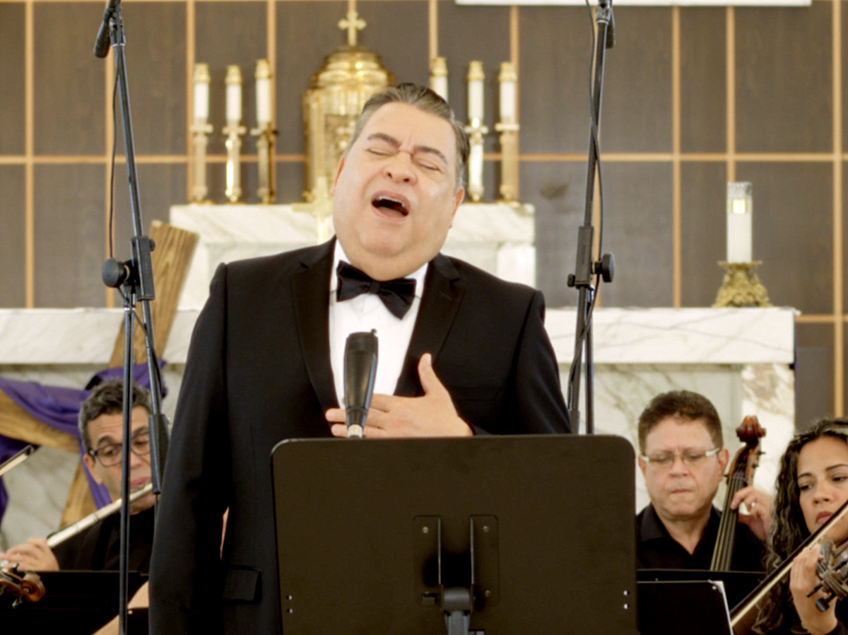 Eleazar Mora revive la emoción de la zarzuela con una interpretación inmersiva de “La roca fría del Calvario”