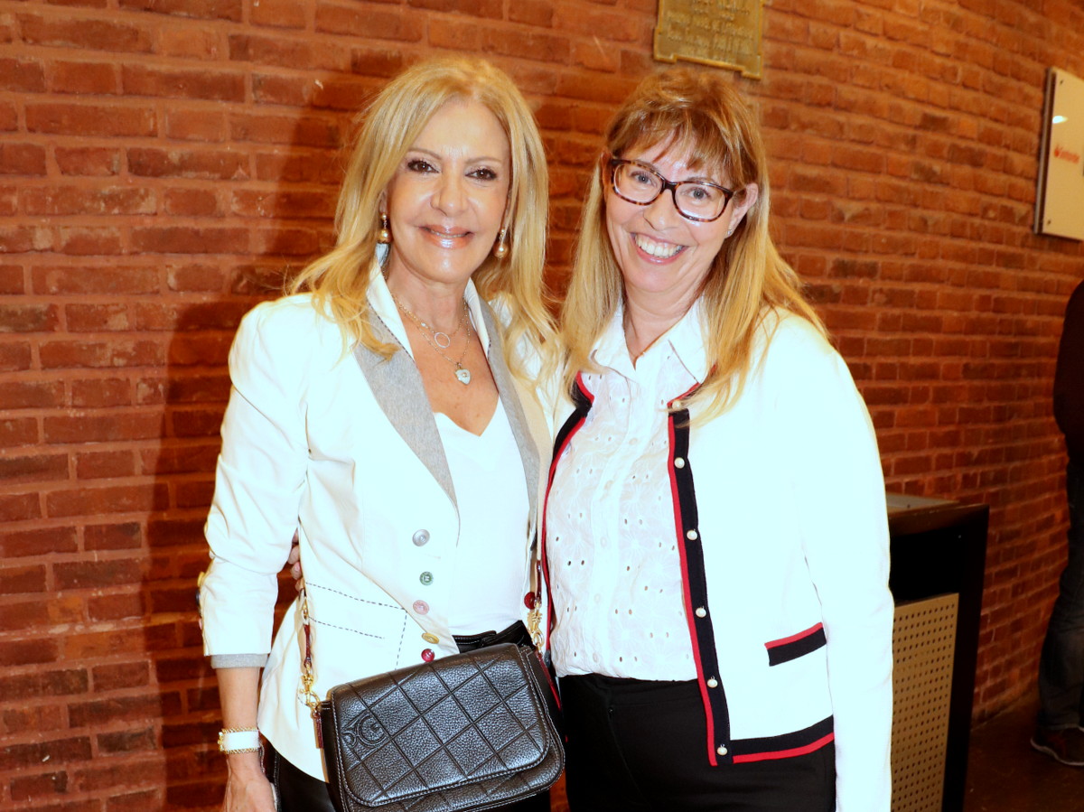 Sandra Laham y Susana Roccasalvo en el Paseo La Plaza