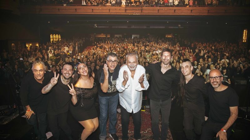 Con un homenaje a Charly y clásicos de Serú, David Lebón emocionó en el inicio de su tour 2025