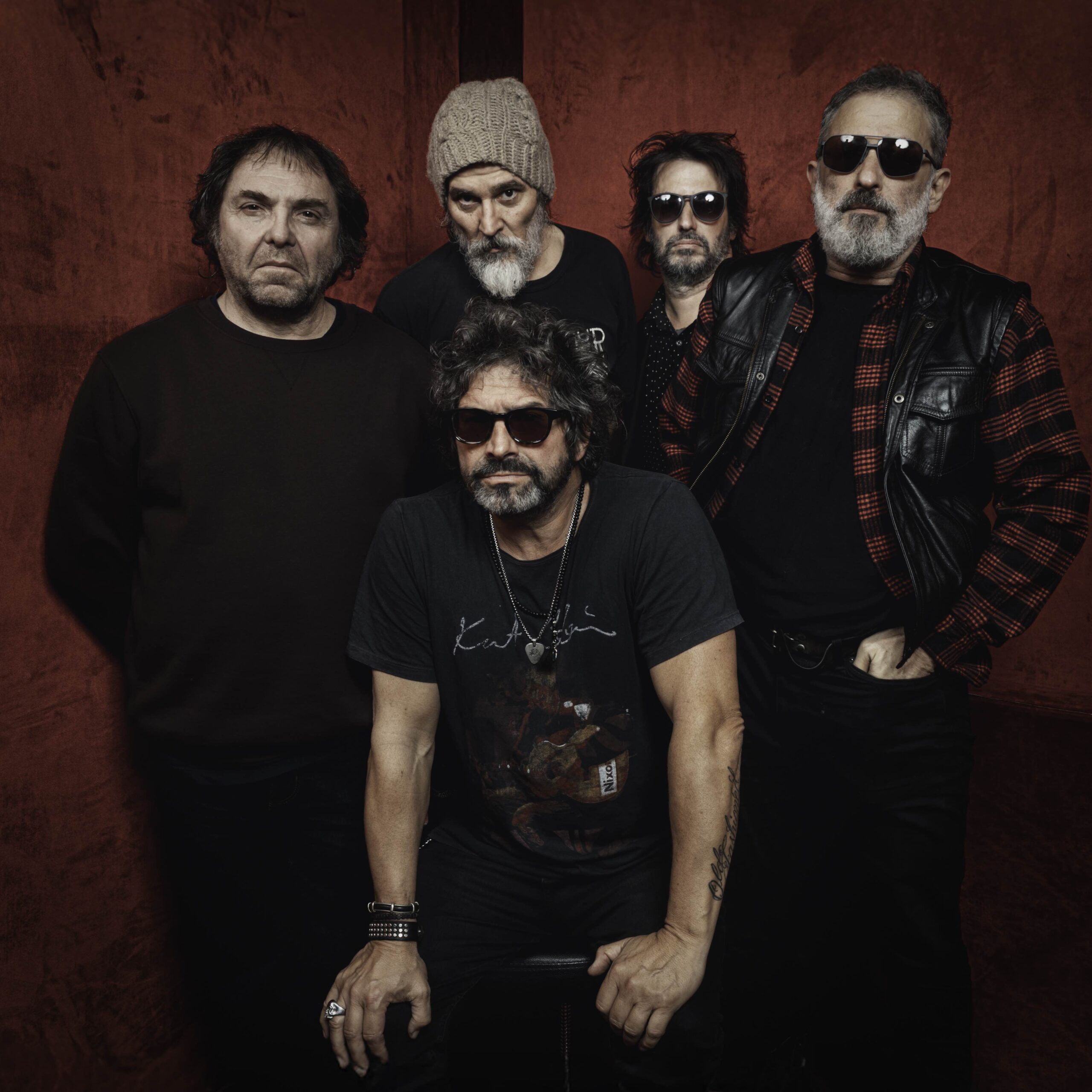 “Otro día en la oficina”: la nueva canción de Los Caballeros de la Quema que marca su esperado regreso